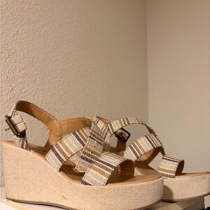Elegant Tan Wedge Sandals